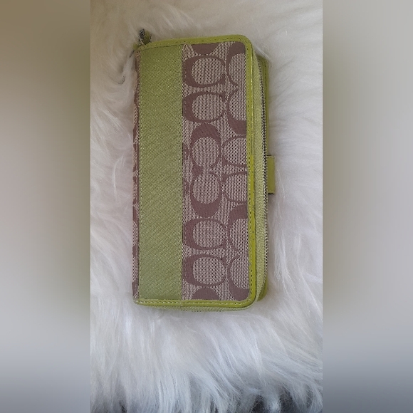 Coach Handbags - Coach Green vintage snap clutch wallet